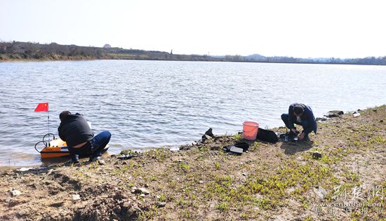 2022年3月8日，市生態(tài)環(huán)境局組織開展趙家潭水質(zhì)現(xiàn)狀調(diào)查研究。_副本.jpg