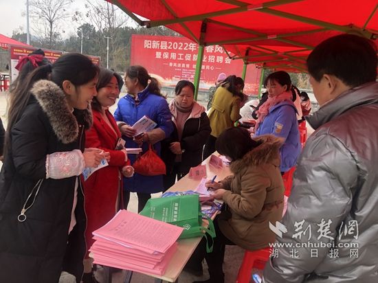 圖為2022年春節(jié)期間縣人社部門(mén)組織鞋企到鎮(zhèn)區(qū)招工.jpg.jpg