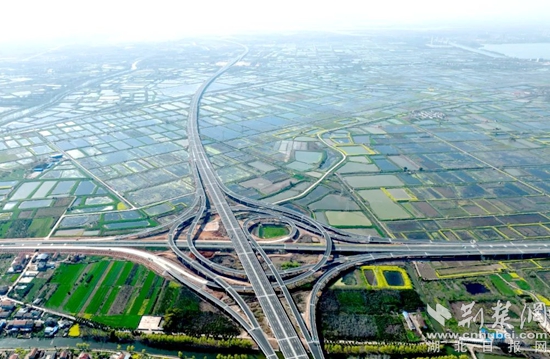 鐵、水、公、空立體式交通運輸通道連線成網(wǎng)_副本.jpg