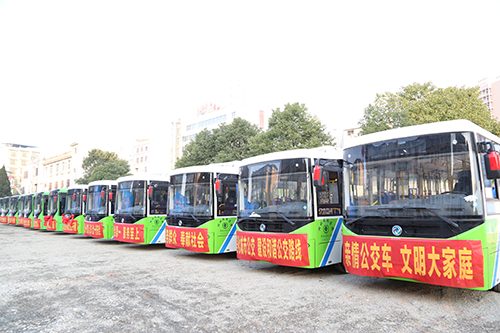 即將在崇陽(yáng)投入使用的68輛新能源純電動(dòng)公交車。.jpg